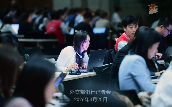记者2.png