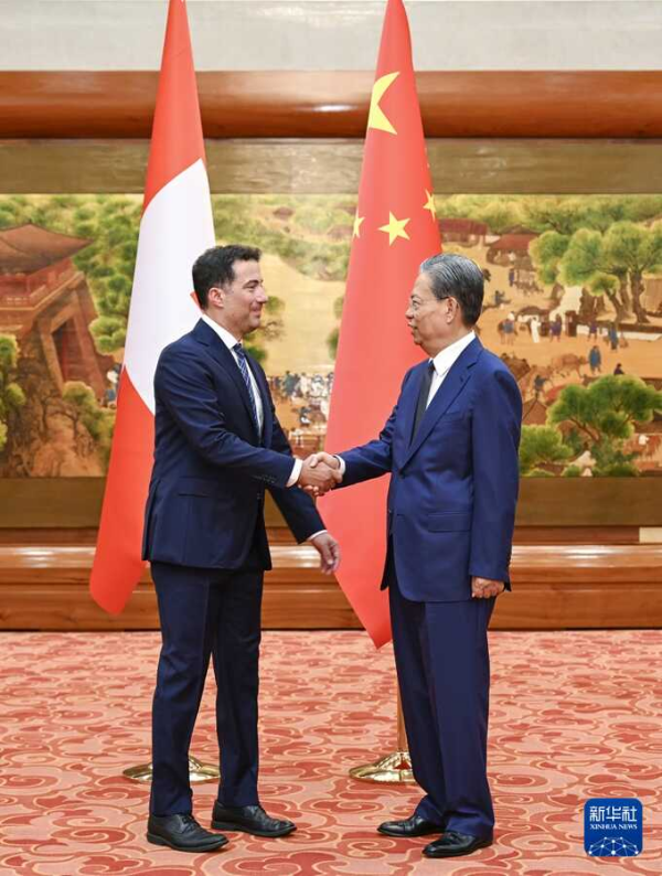 赵 瑞士.jpg