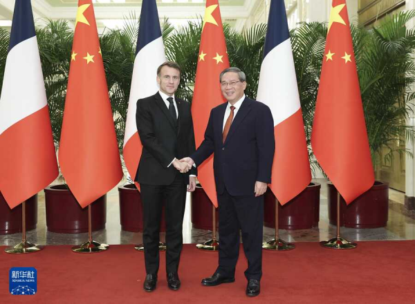 李强会见法国总统马克龙.jpg